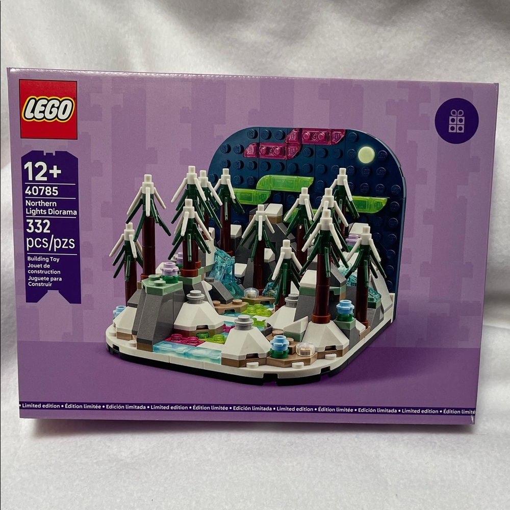 LEGO Northern Lights Diorama 
Limited Edition